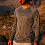 Cargar imagen en el visor de la galería, Summit Long Sleeve | UPF50+ Base Layer – Dark Grey
