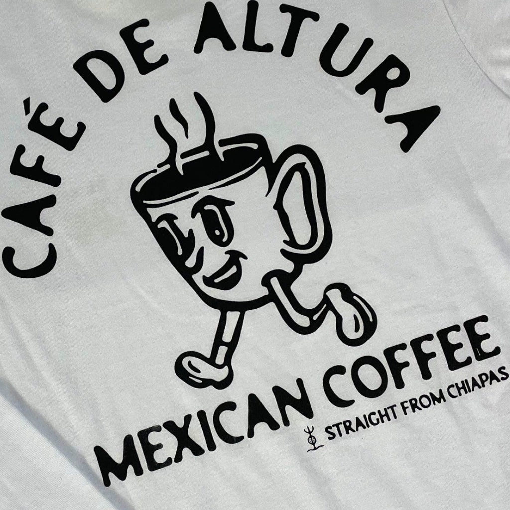 Café De Altura Tee | Blanca Manga Larga - OjoDeToro